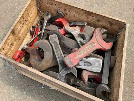 Batch of impact wrenches