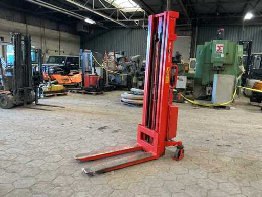 Stacker Logitrans EHS1000/3300 z 1998 roku