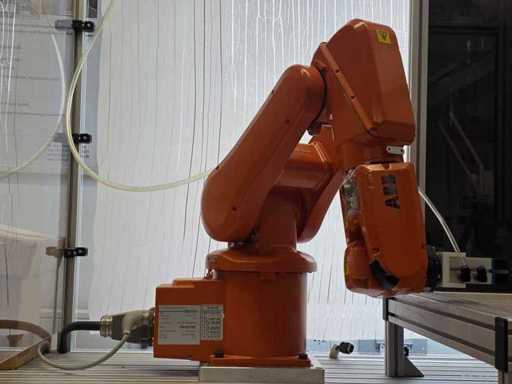 ABB - 2013 - IRB 120 M2004 IRB 120-3/0.6 IRC 5 - 6-assige industriële robot, flexibel, met controller