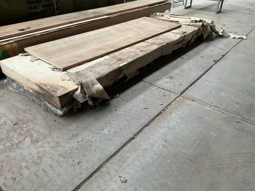 Un lot de foi de placaj