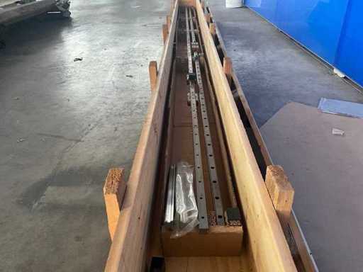 Linear guides including guide carriage (4x)