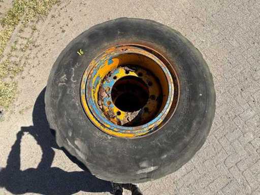 Dunlop - Tire 405/70R20 (2x)