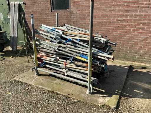 Buck avec environ 52 supports de lumière de construction réglables