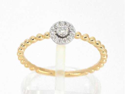 Goldring mit brillant geschliffenen Diamanten