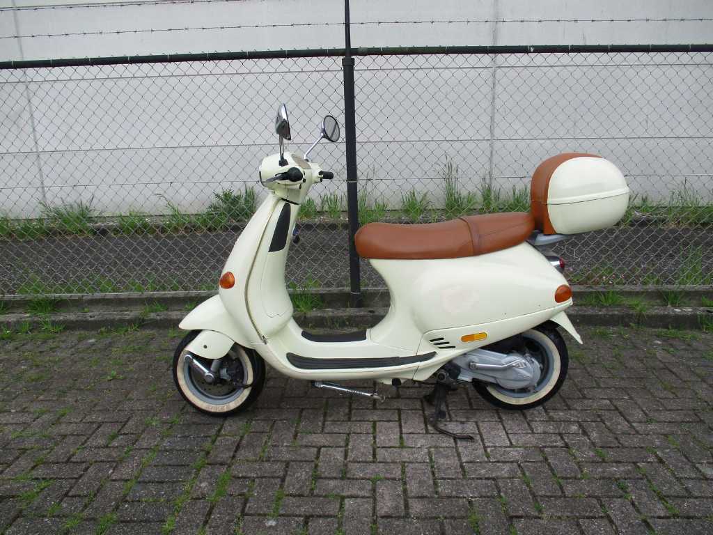 Vespa et 4 125 cc - Scooter - 4 Tact - Moto