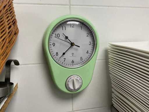 Wandklok met kookwekker