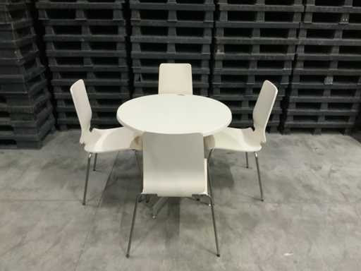 Terrastafel met 4 stoelen