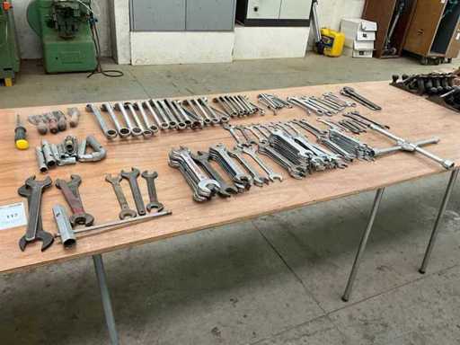 Grande quantité d’outils manuels