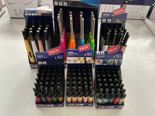 Prof Various lighters in display (144x)