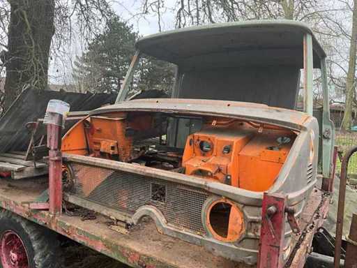 Classic car cab 421/406