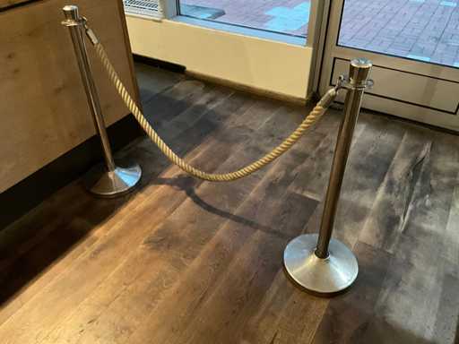 Słupek barierowy z linką (2x)