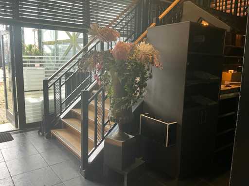 Vaas met decoratie bloemen