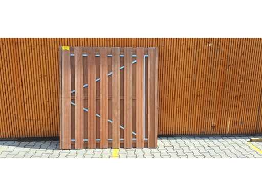 Doppio cancello da giardino in legno duro