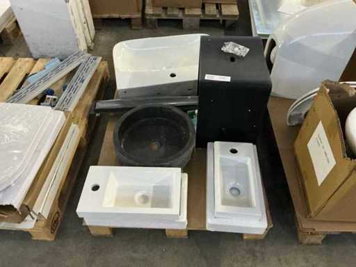 Lot of sanitary ware and accessories