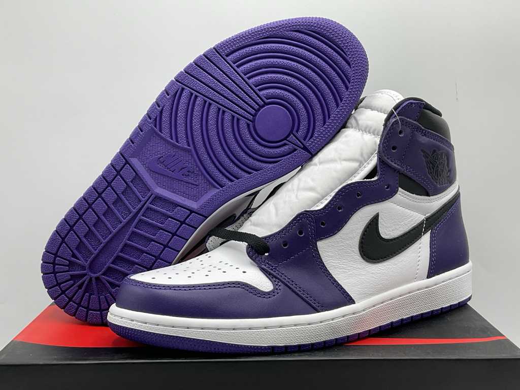 Nike Air Jordan 1 Retro High OG Court Purple White Sneakers 42 1/2
