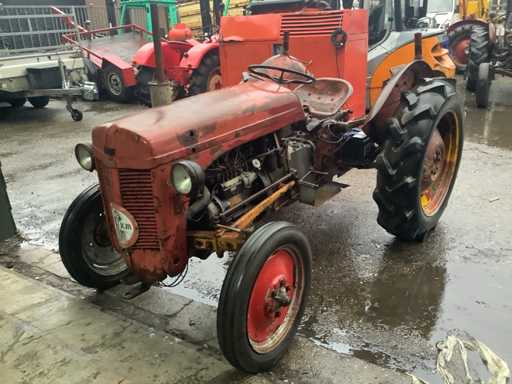 Tractorul Oldtimer Ferguson TEF 1953