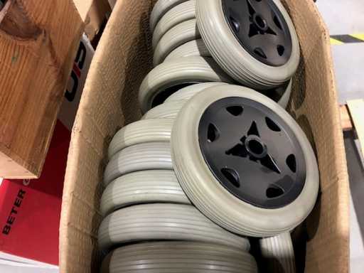 Pneumatici, ruote e cerchi (50x)