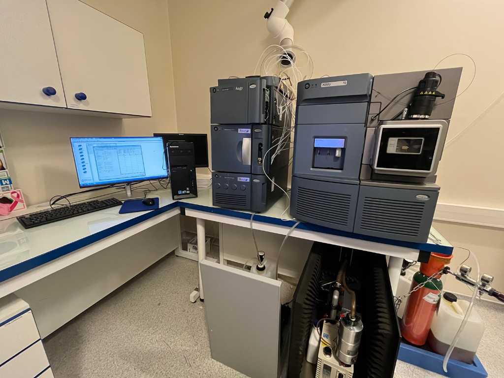 WATERS - XEVO / ACQUITY - UHPLC System & Mass Spectrometer + Software