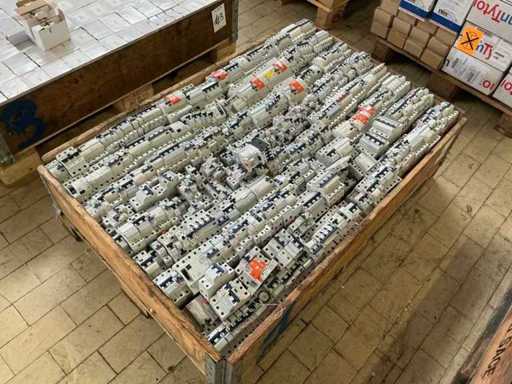 Lagerbestand an Zubehör, Ersatzteilen und Lagerbeständen