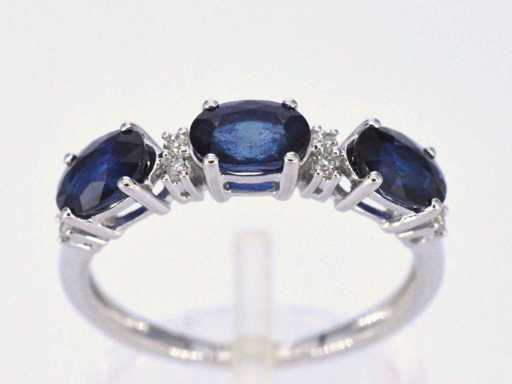 Inel din aur alb, diamante și safir