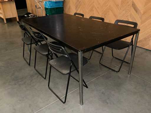 Table with 6 folding chairs