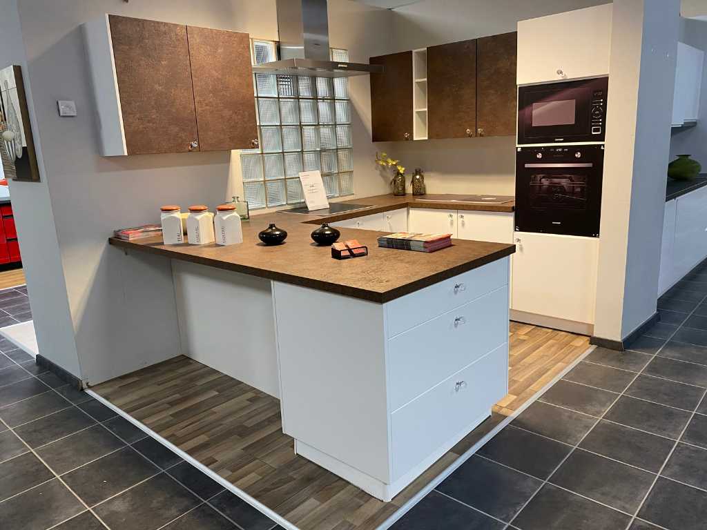 Nieuwe toonzaalkeuken in bouwpakket