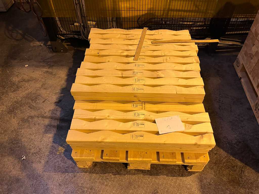 Contoured dunnage for pipes | Troostwijk Auctions