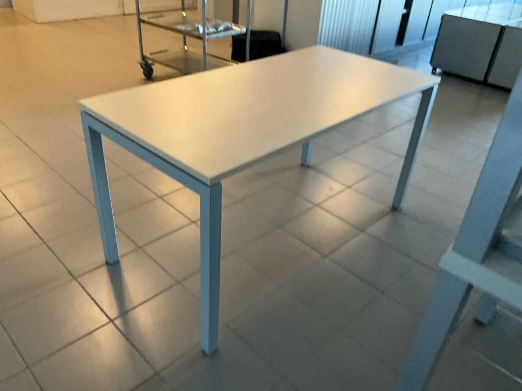 2 desk tables
