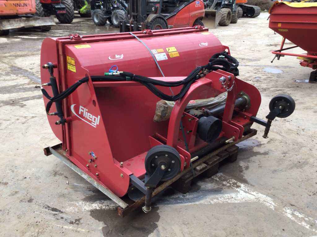 Fliegl flail mower with collector