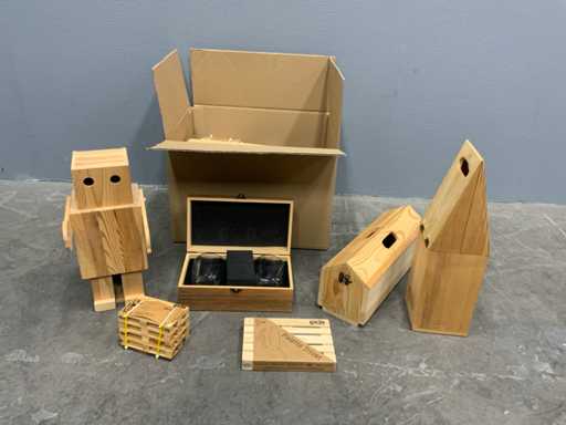 Rackpack-Box mit verschiedenen Holzprodukten