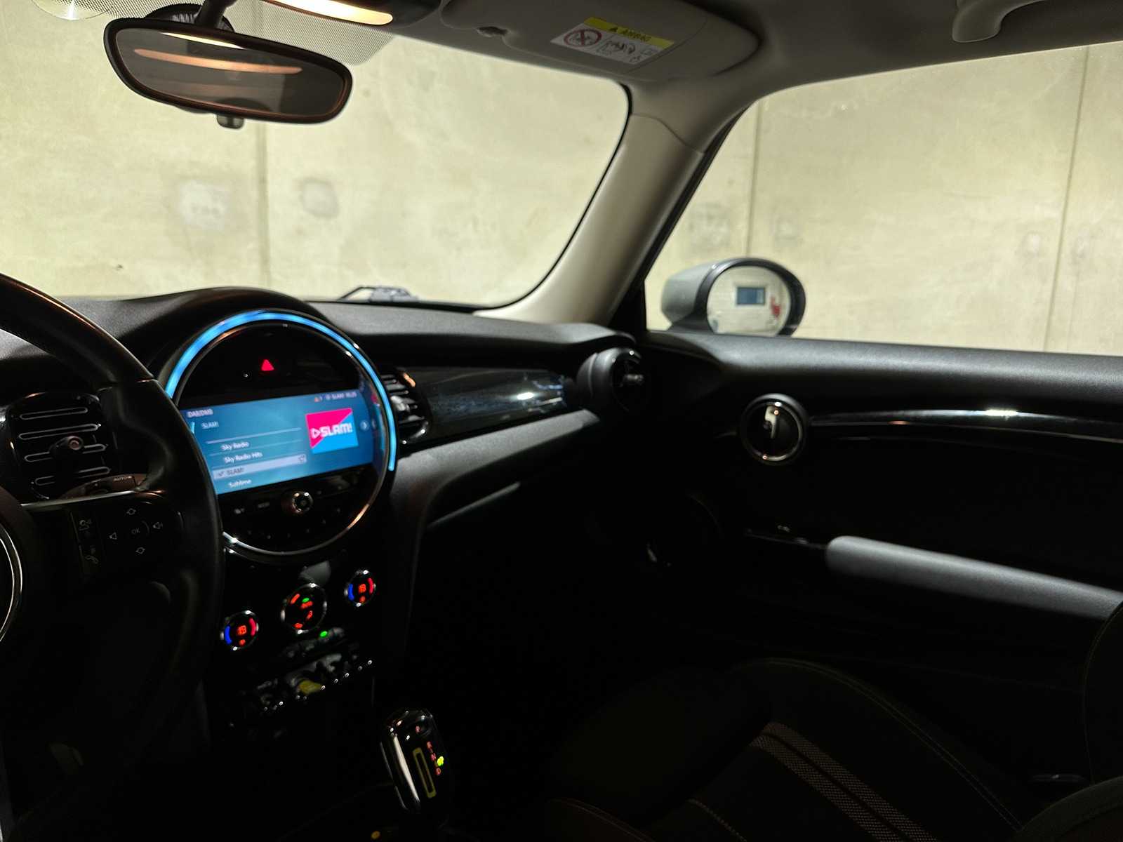 MINI Cooper Electric Essential 33 kWh 184pk 2021 F56 (Origineel-NL), L-232-DH