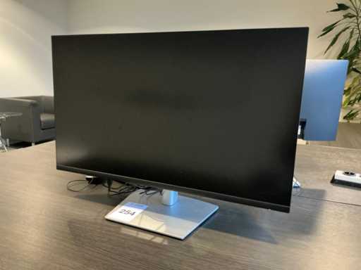 Dell P3222QE Monitor