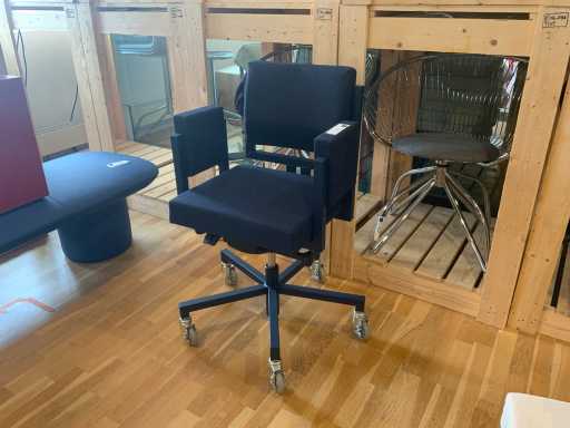 Lensvelt Tank Chair “TANK Interior Design Agency “ Bureaustoel