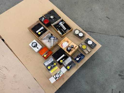 Pressure gauges (15x)