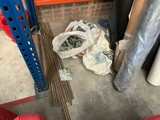 Série d’écrous à arceaux de coffrage avec tiges filetées