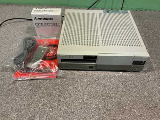 Processeur vidéo couleur Mitsubishi CP100 E non utilisé