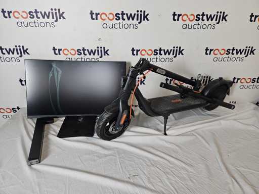 Segway Ninebot + OMEN by HP 31,5 inch QHD 165 Hz Curved gaming monitor 