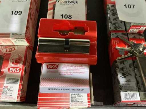 Zamek cylindryczny, w tym 3 klucze + karta bezpieczeństwa