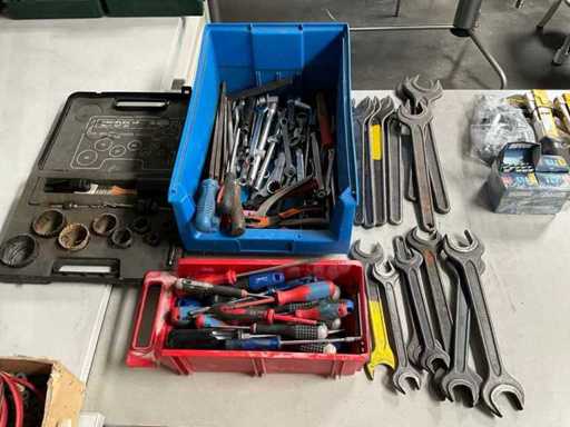 Batch of hand tools