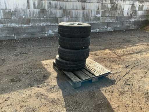 Pirelli Scorpion 235/60R18 Autoreifen (4x)