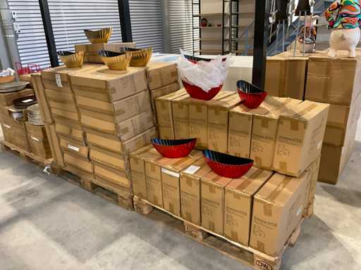 Pots de décoration de fête.