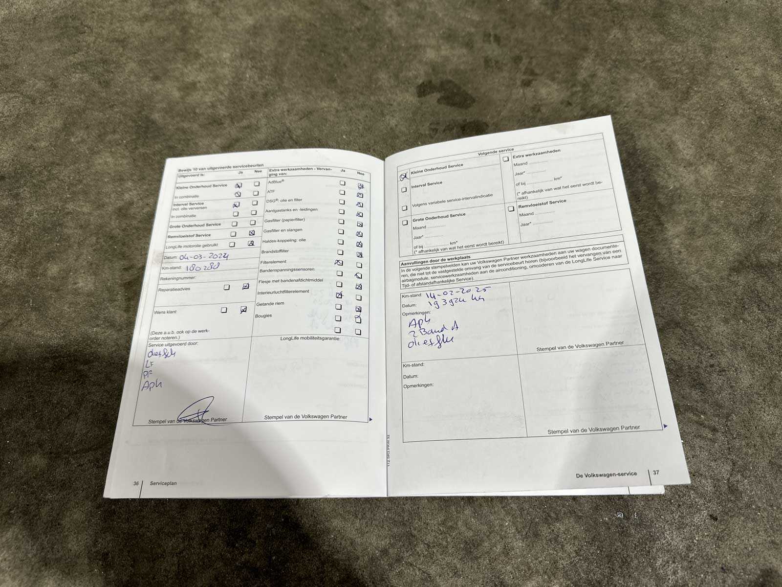 Volkswagen Passat Variant 1.8 TSI Highline 160pk 2011 (Origineel-NL), 71-RPV-9