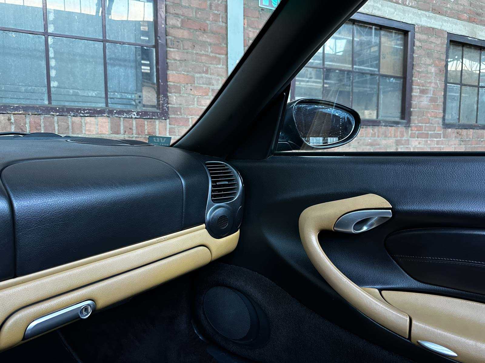 Porsche 911 Carrera Cabriolet 3.6 996 320pk 2004 HANDGESCHAKELD -Youngtimer-