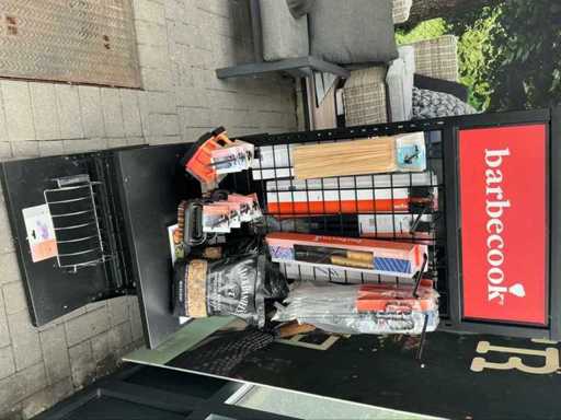 Viel Barbecook + ein Gestell voller Grillzubehör