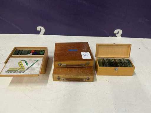 Houten kist met glas voorbeelden (4x)