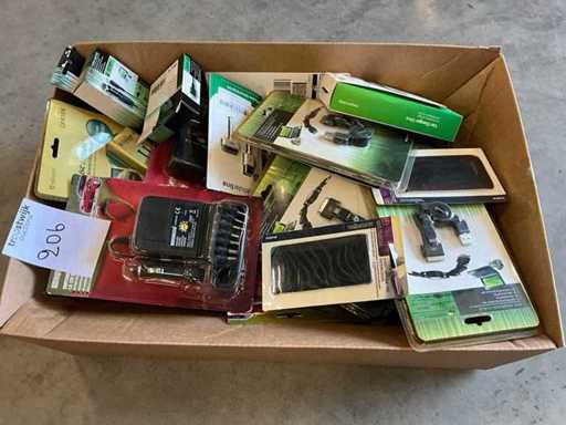 Partia różnych multimedialnych akcesoriów