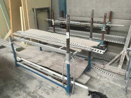 Das Stapeln der Brücke mit Inhalten, einschließlich Bindeschienen (4x)