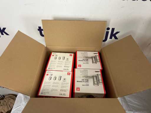 Batch of kitchen supplies