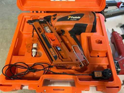 Paslode IM90i Nail Gun