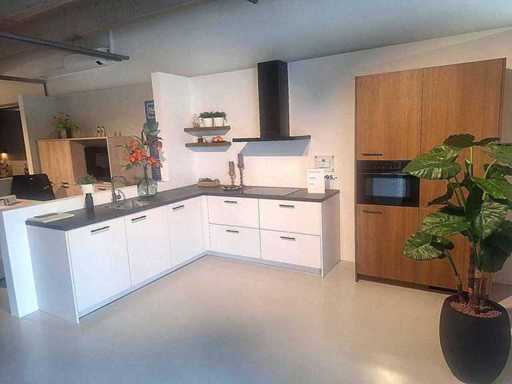 Punto - Showroomkeuken met Pelgrim apparatuur